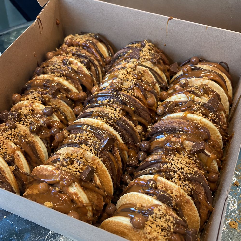 Box mini pancakes dessert64, nappage caramel et chocolat